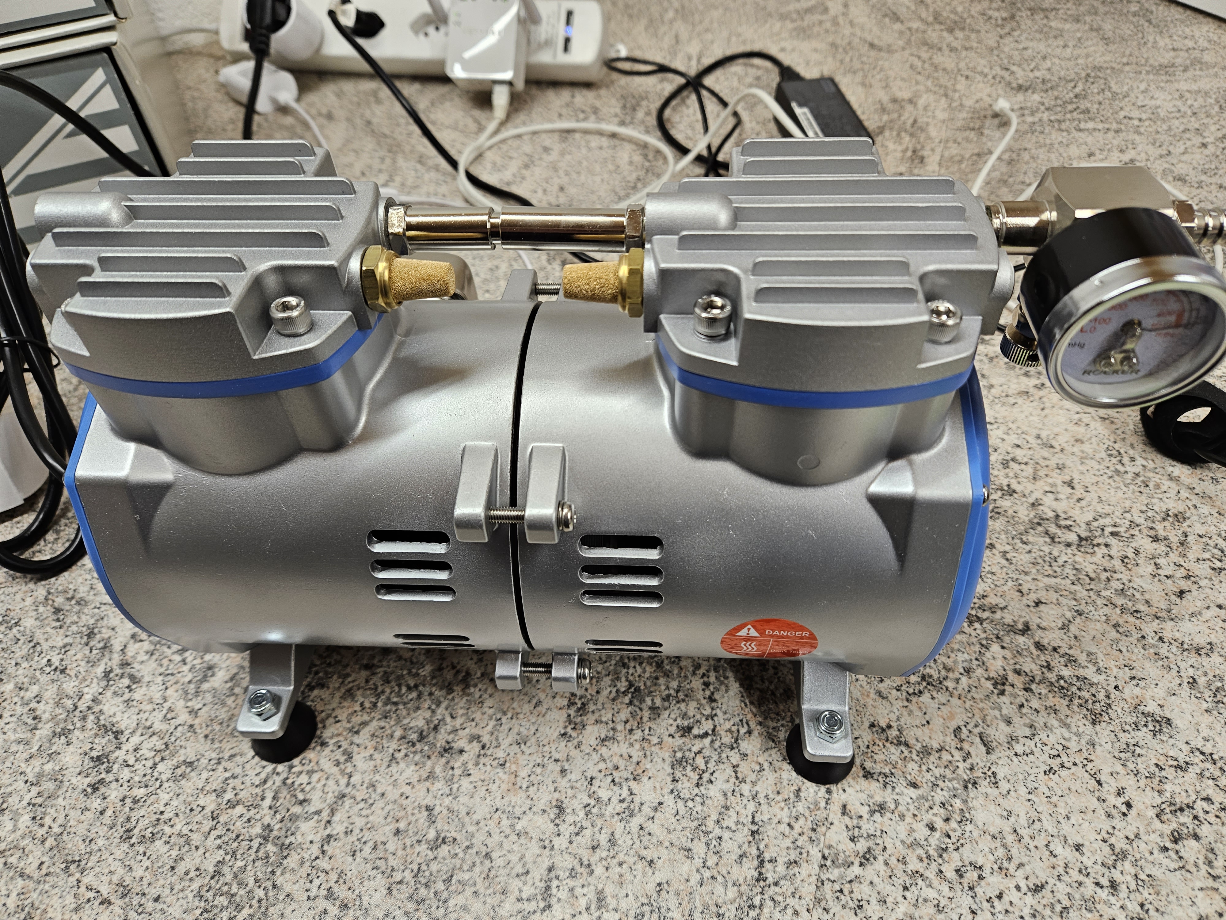 Vacuum Pump 800.jpg